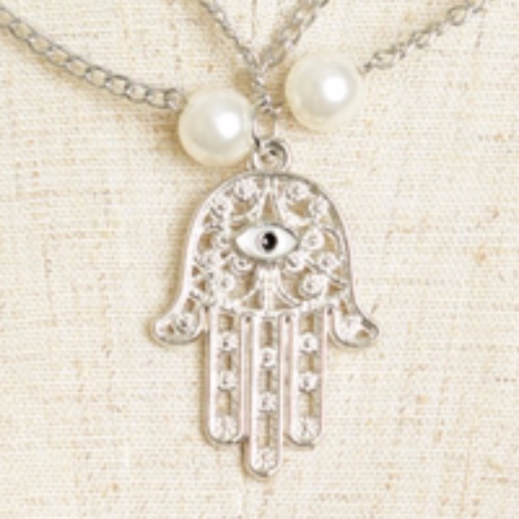 Hamsa Necklace in Silver with Pearls (Evil Eye) - Picture 2 of 4